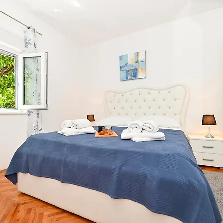 House Lucia Vila