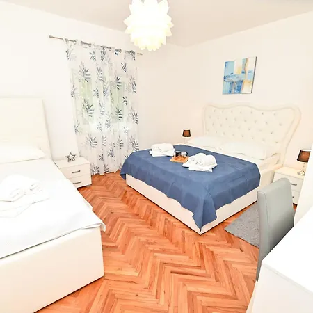 فيلة House Lucia