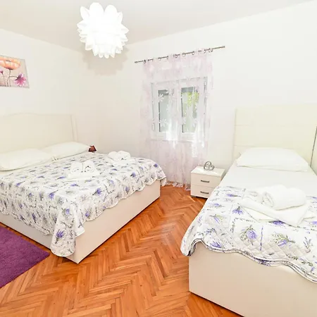 House Lucia فيلة تروغير